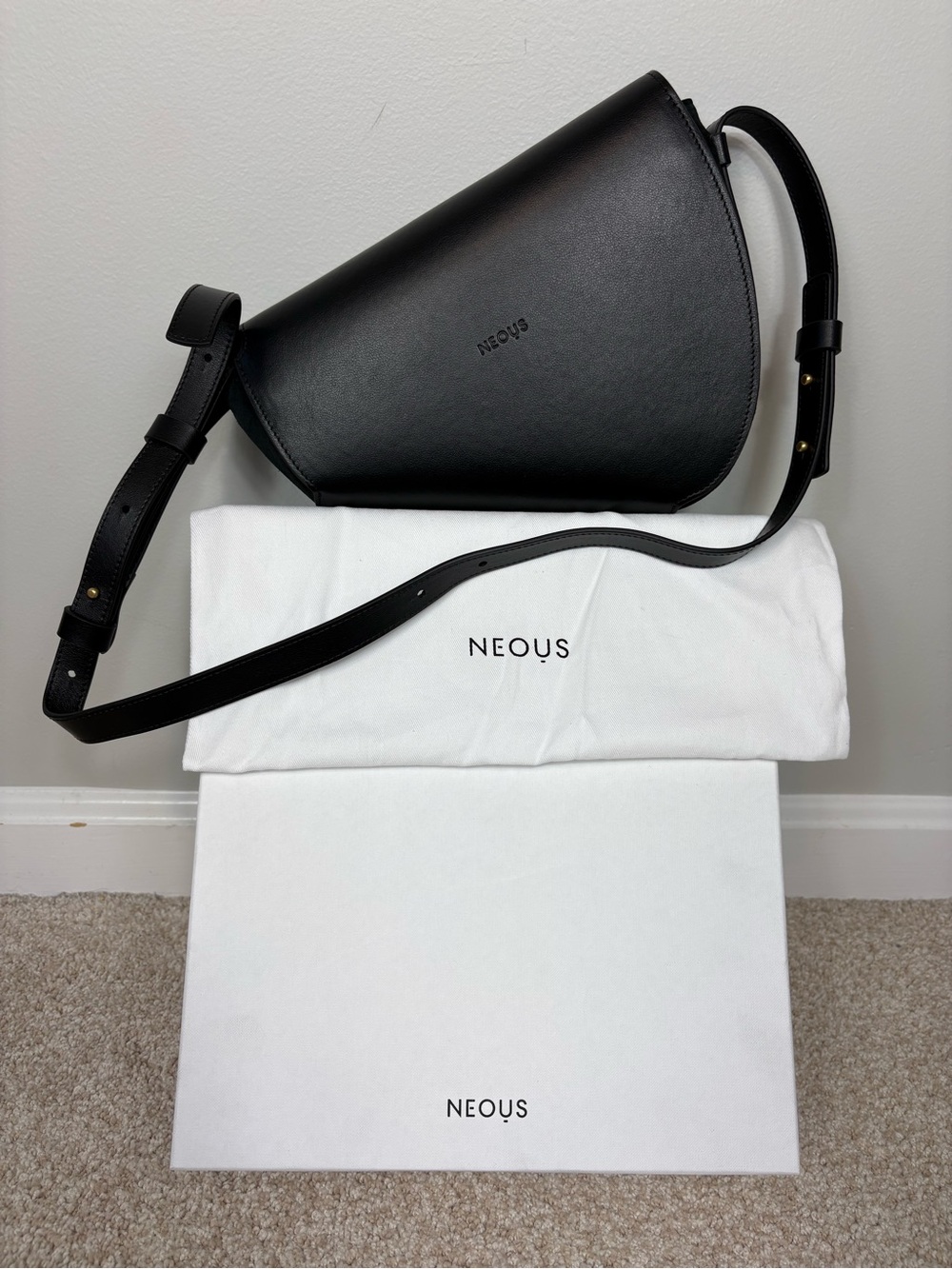 New Neous Berenices Saddle Shoulder Bag Black - Picture 6 of 9